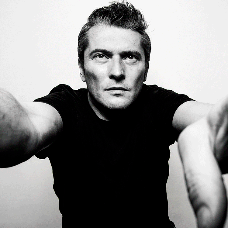 Gavin Evans at The Print Room, Berlin